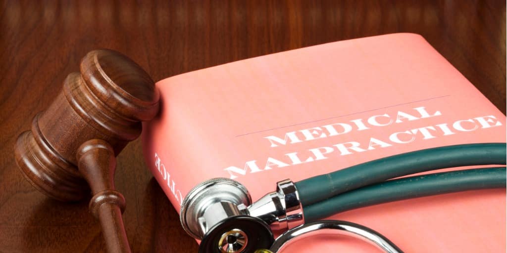 What to Look for When Hiring a Medical Malpractice Lawyer